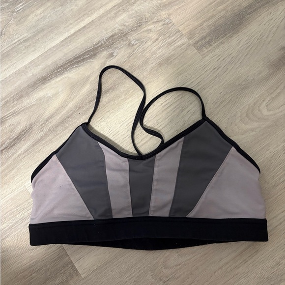 ALO Yoga bra - Picture 1 of 7
